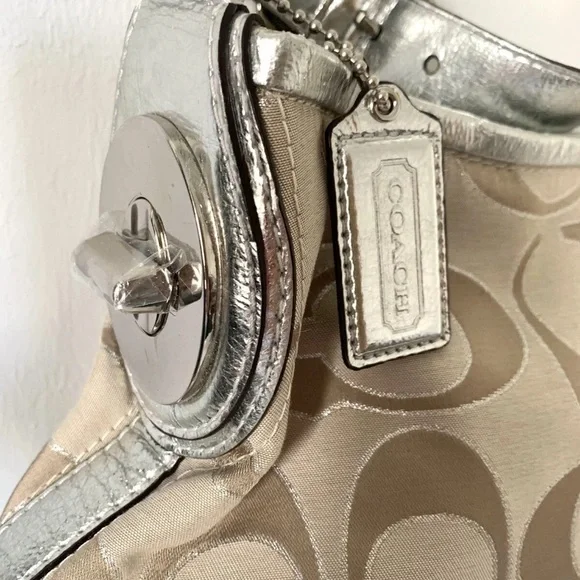 Coach Signature C print Bag 2012 never used like new Cream Silver shoulder Hobo - Picture 7 of 14
